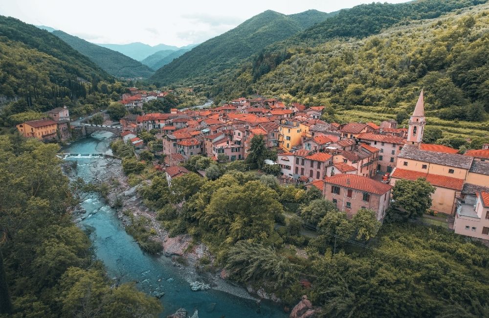 Il Ponente ligure dalla costa all'entroterra