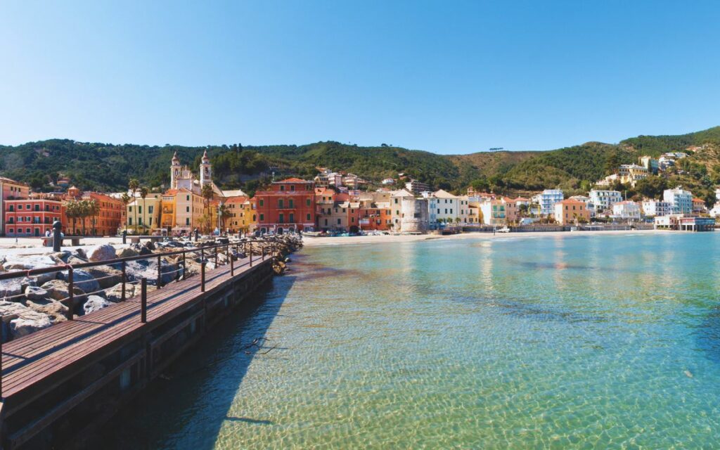 Il Ponente ligure dalla costa all'entroterra