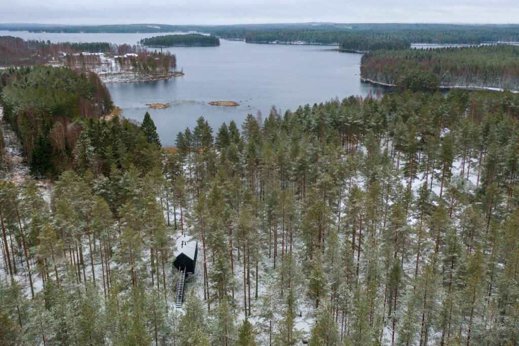 Il sito del Kivijärvi Resort si trova in una regione unica della Finlandia, nei pressi del Parco Nazionale Salamajärvi